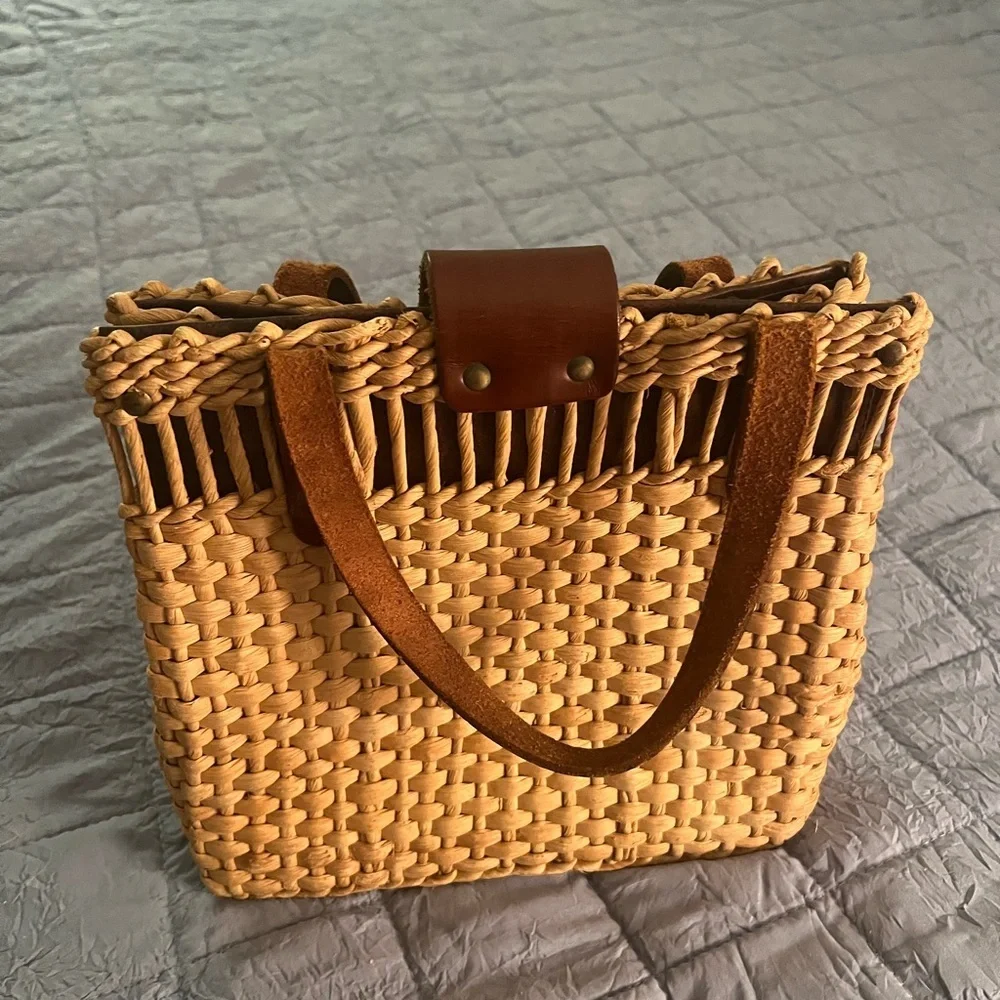 Etienne Aigner vintage 60’s straw tote/satchel handbag with signature maroon